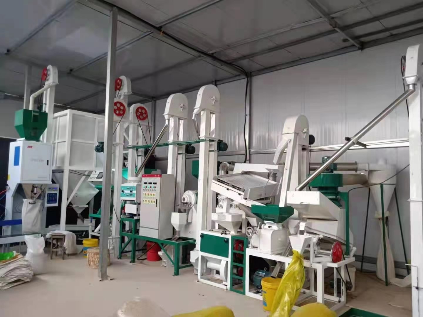 小型大米加工設(shè)備